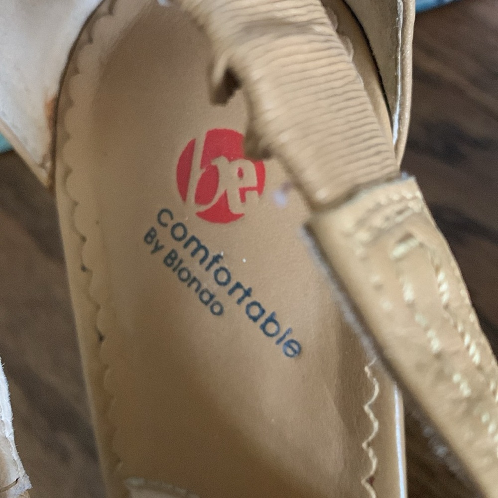 be Comfortable Blondo Heeled Sandals Tan Leather Peep Toe Sz 8M - Picture 5 of 16
